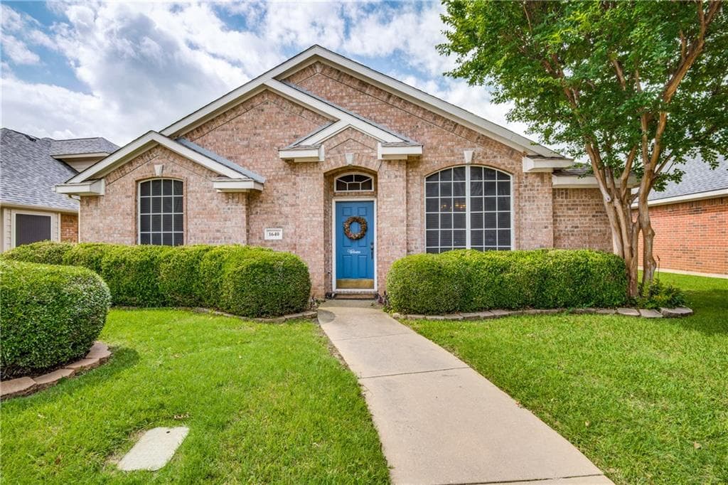 1640 Castle Rock Dr