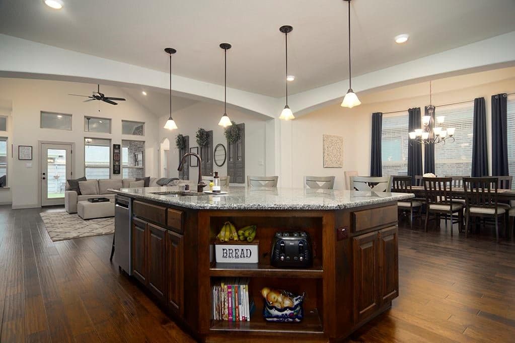 808 Patio St