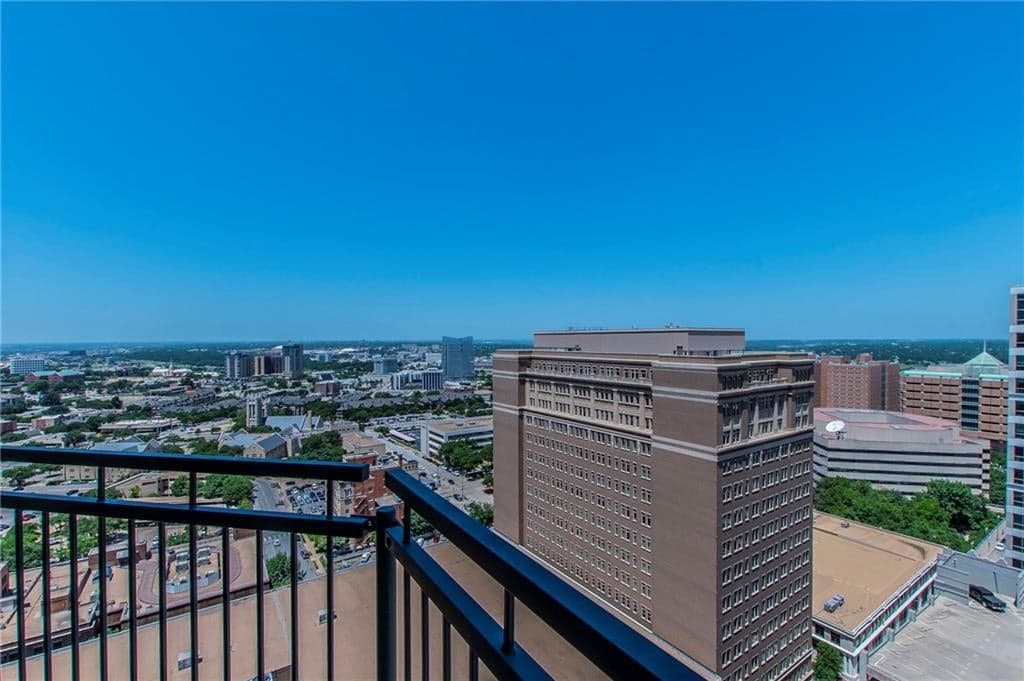 500 Throckmorton St Apt 2005