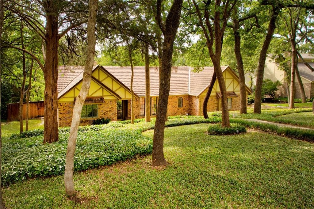 921 Highwoods Trl