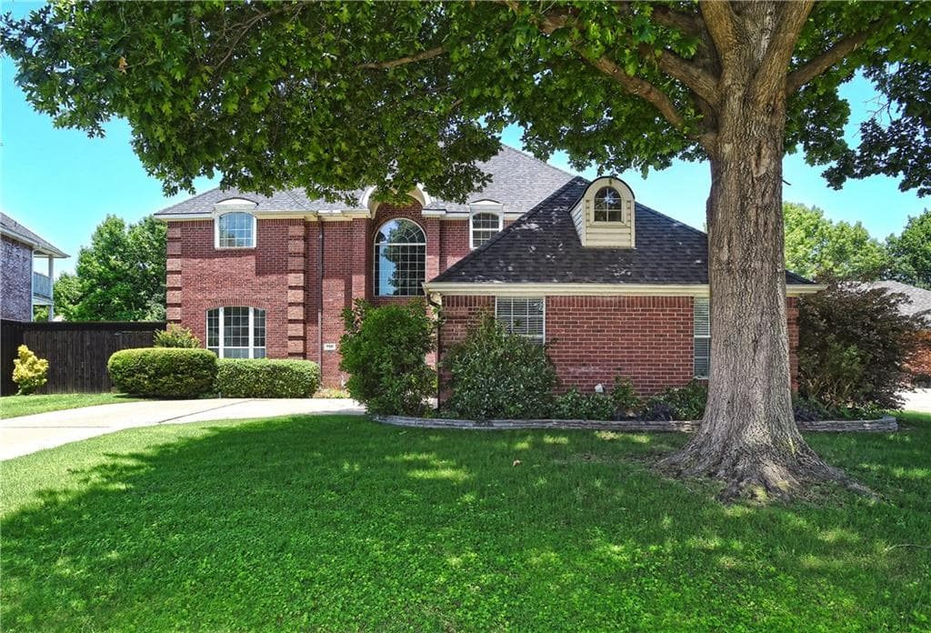 725 Forest Bend Dr