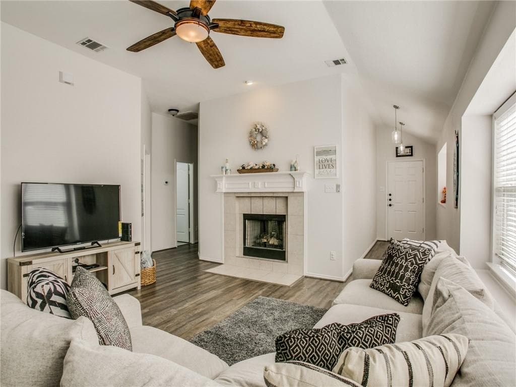 1521 Cherokee Rose Trl