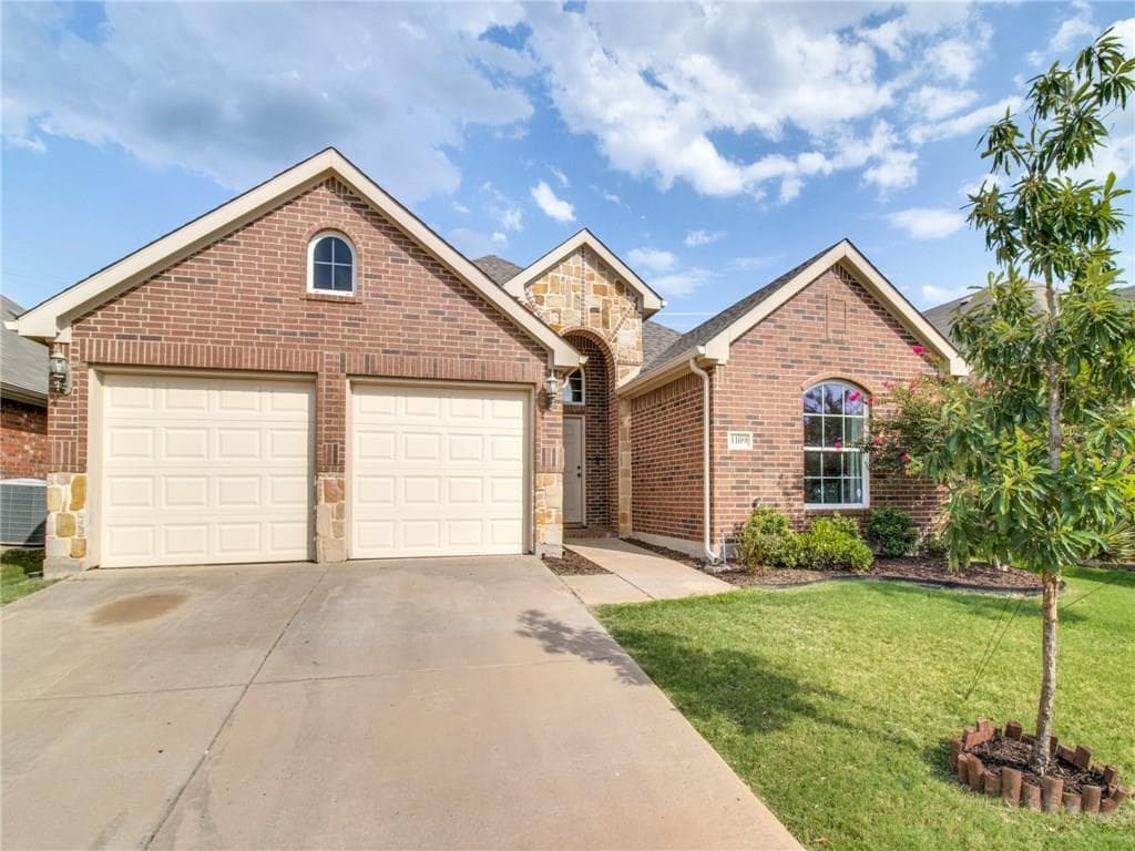 1109 Lone Pine Dr