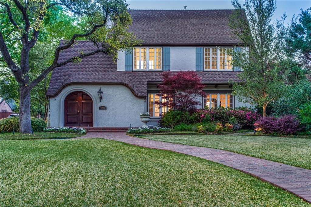 3220 Beverly Dr