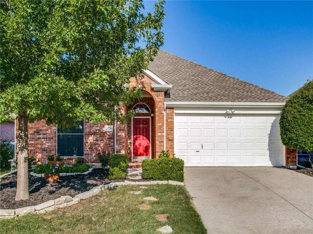 2824 Woodson Dr
