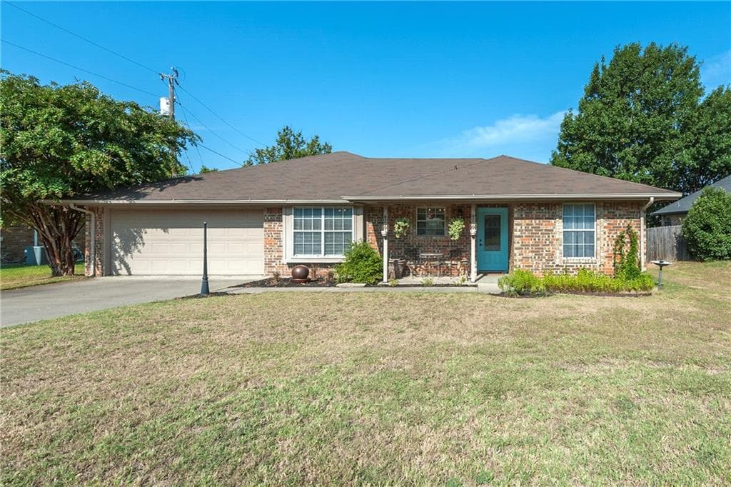 1204 Oak Tree Ln