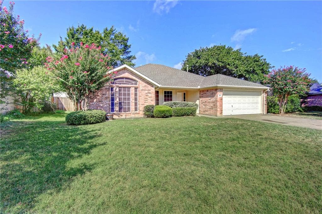 310 Comanche Walk