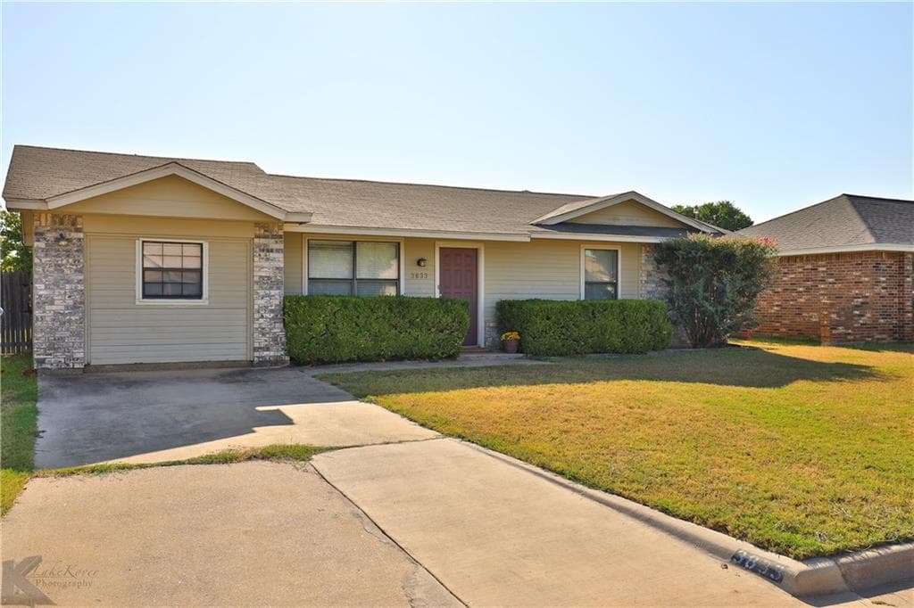 3833 Radcliff Rd