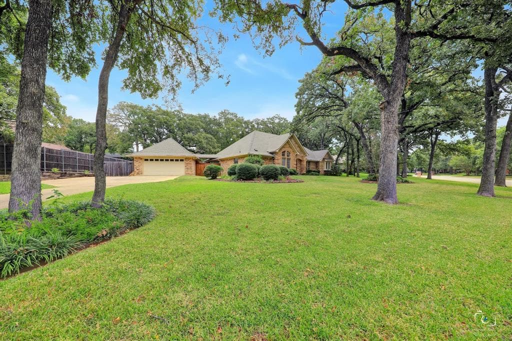 405 Moonlight Ln