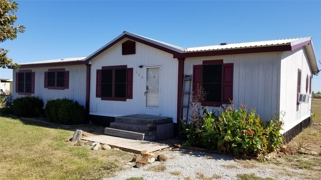 588 County Road 2131