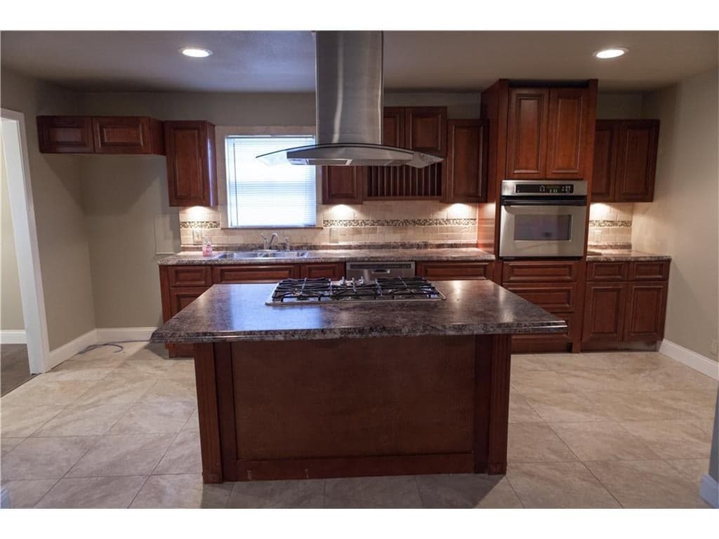 1305 Blanton Dr