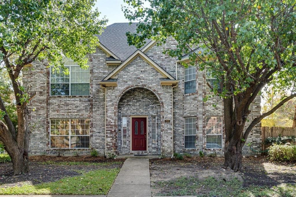 722 Amesbury Dr
