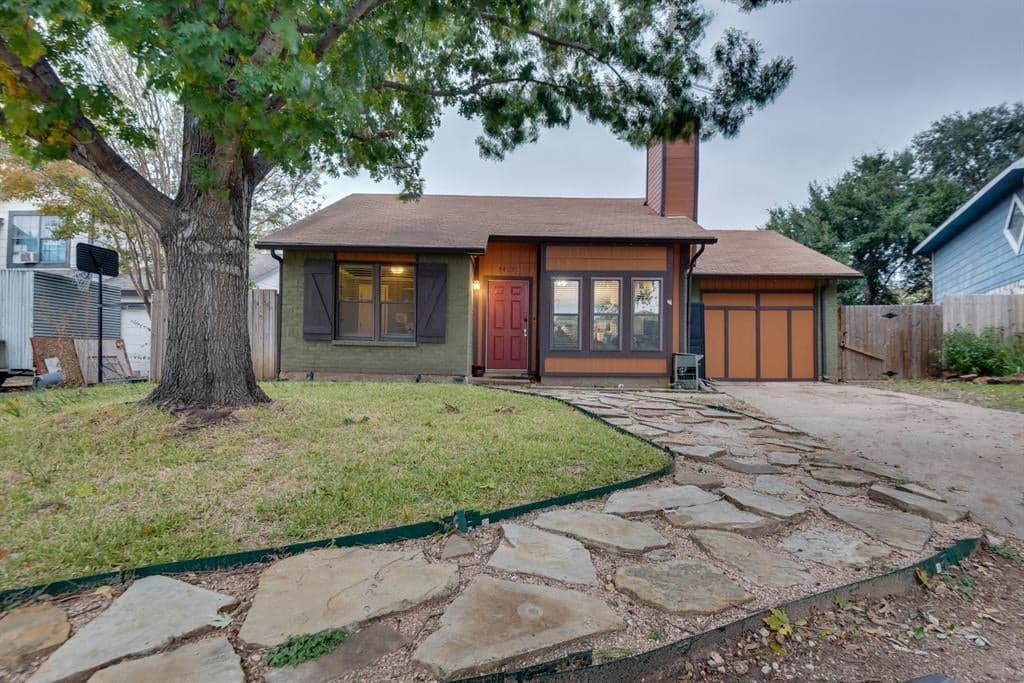 7425 Waterway Dr