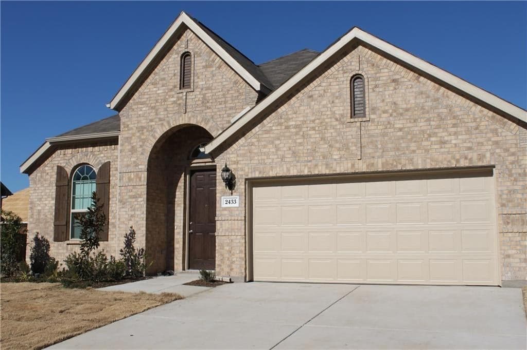 2433 Whispering Pines Dr