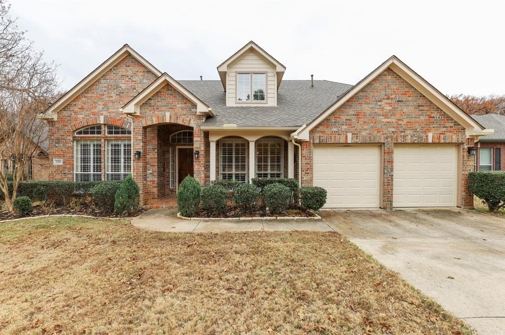 2704 Pinehurst Dr