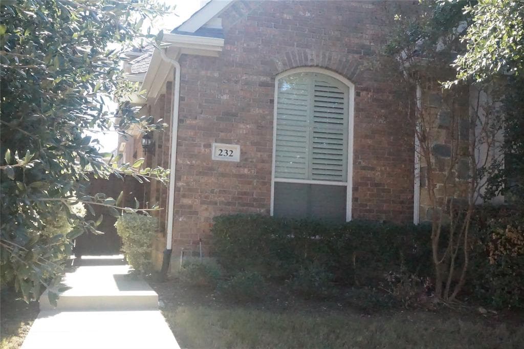 232 Wallington Way