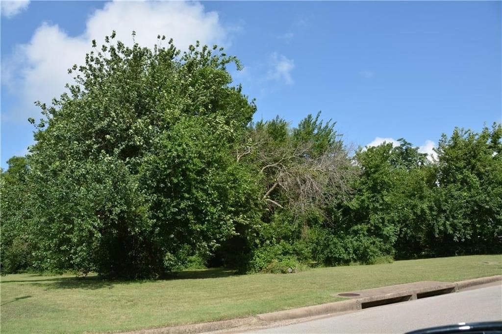 5 Crescent Ln
