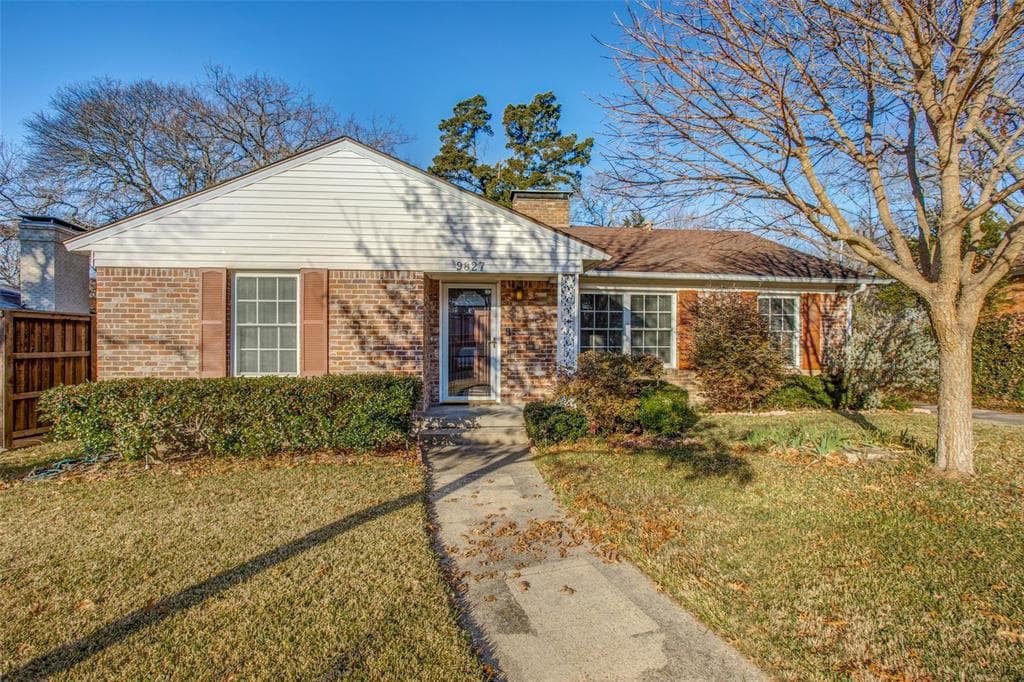 9827 Estacado Dr