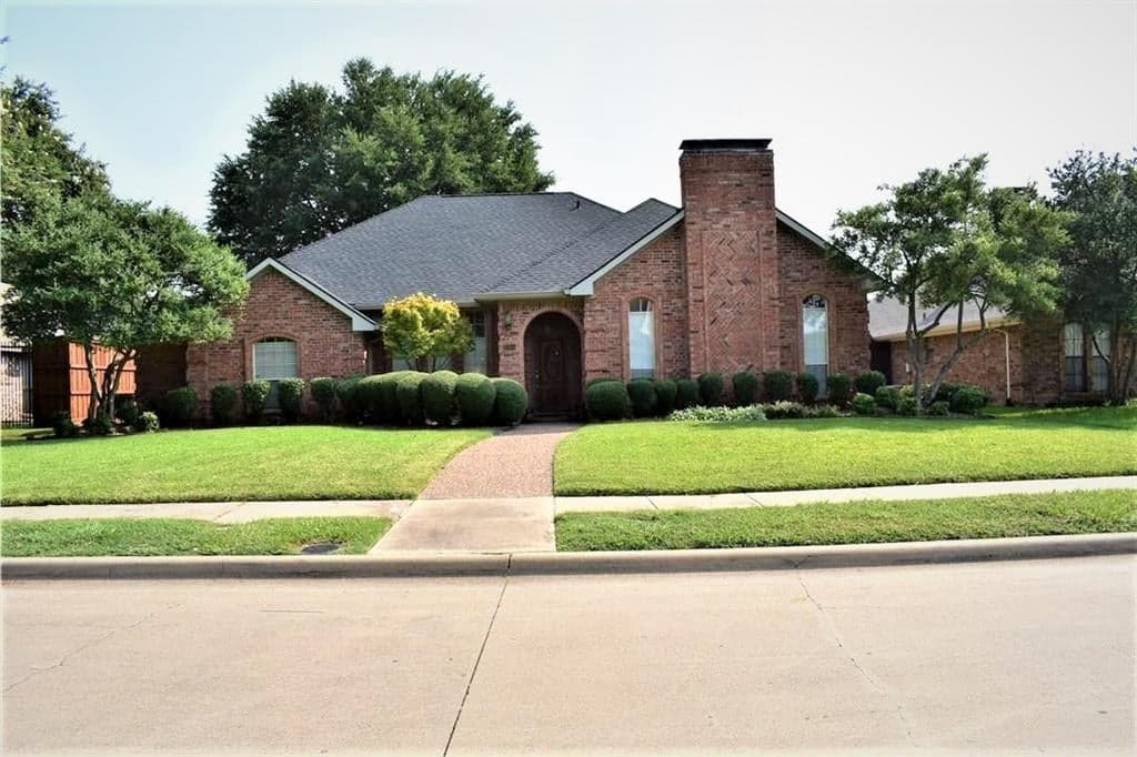 2704 Powderhorn Dr