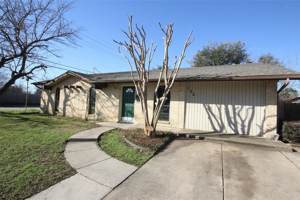 102 Eastwood Pl