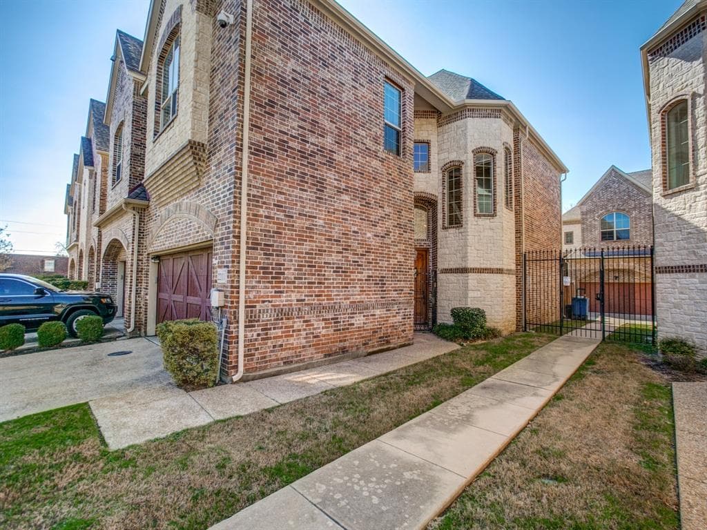 2211 Kirby St