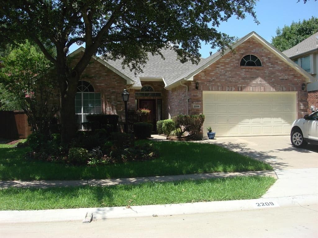 2209 Briarcrest Dr