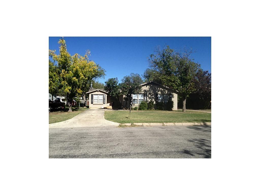 566 E North 20th St