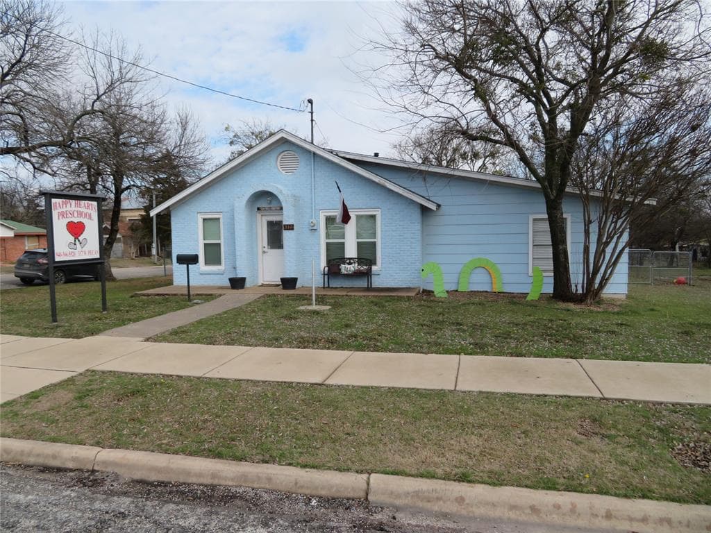 317 W Pecan St