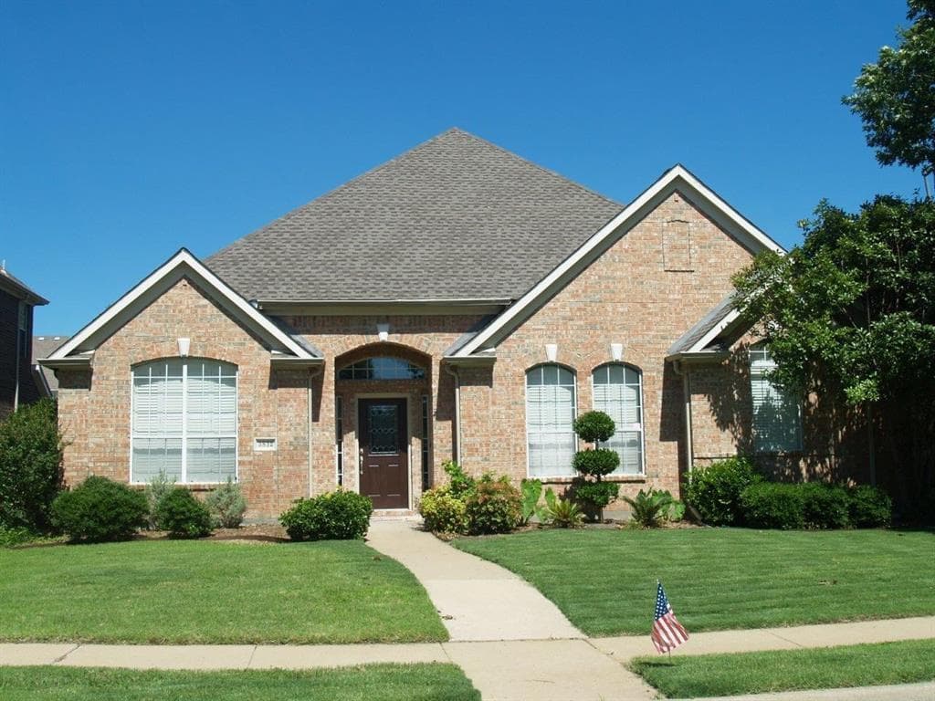3832 Rockbrook Dr