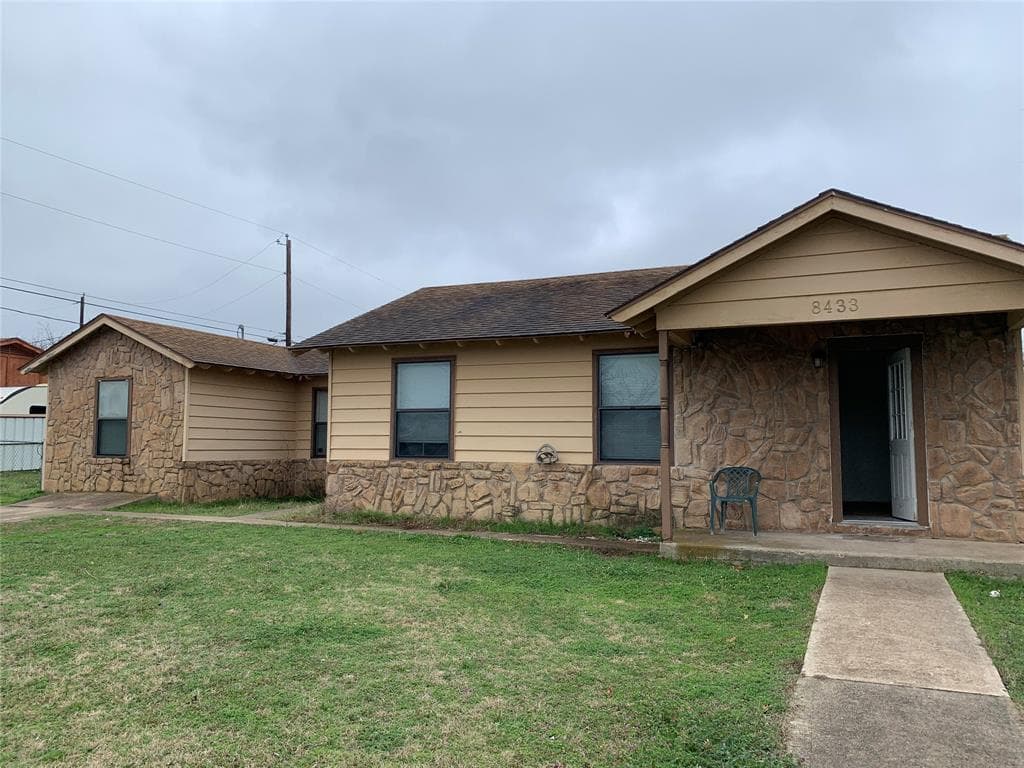 8433 Ronnie St