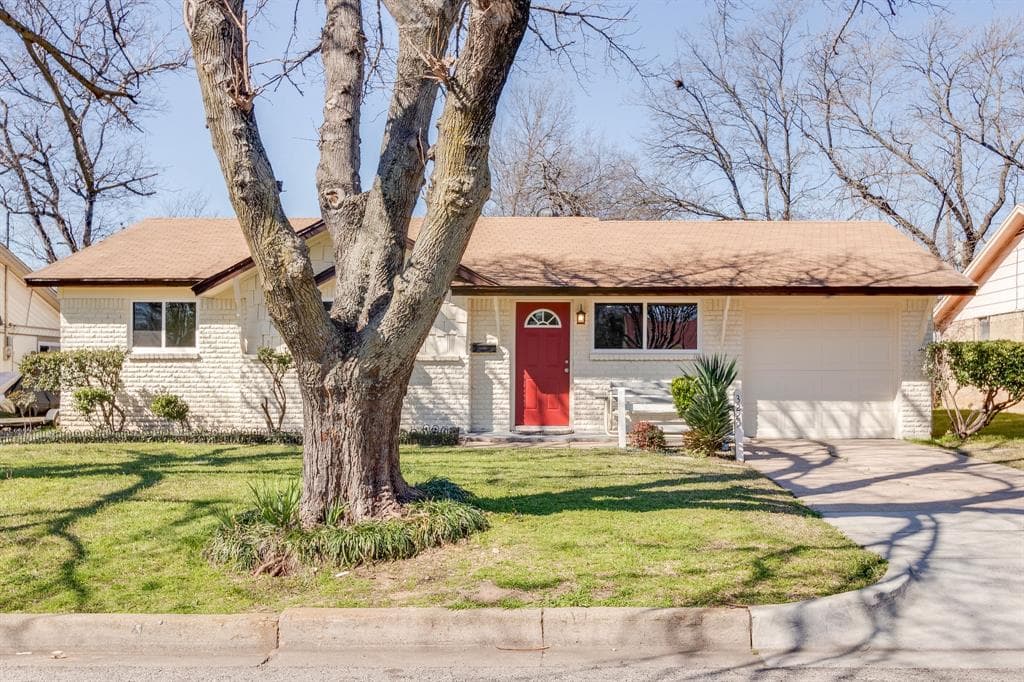 3225 Earle Dr