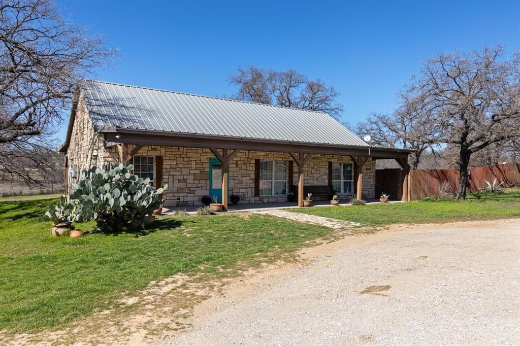 199 Private Road 1525