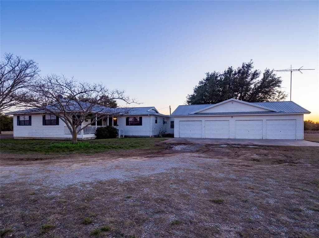 2775 E Fm 2273