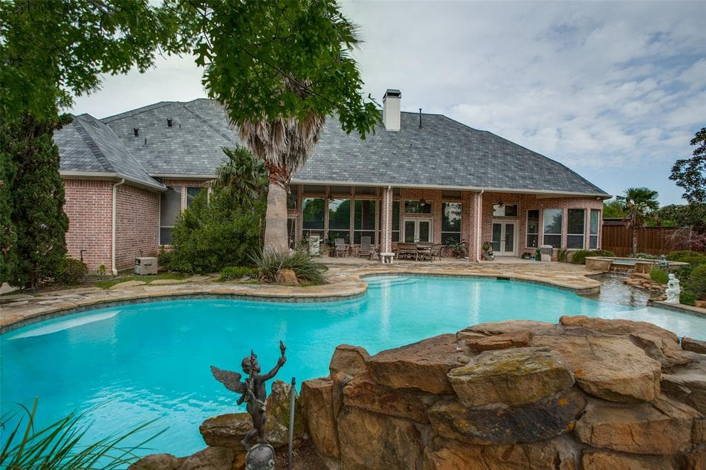 1023 Sunningdale
