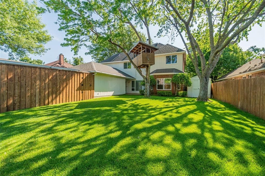 762 Livingston Dr