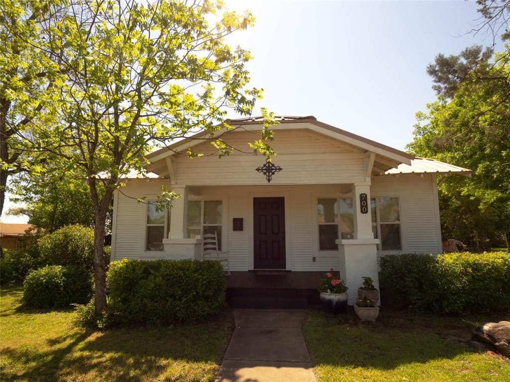 700 Avenue J