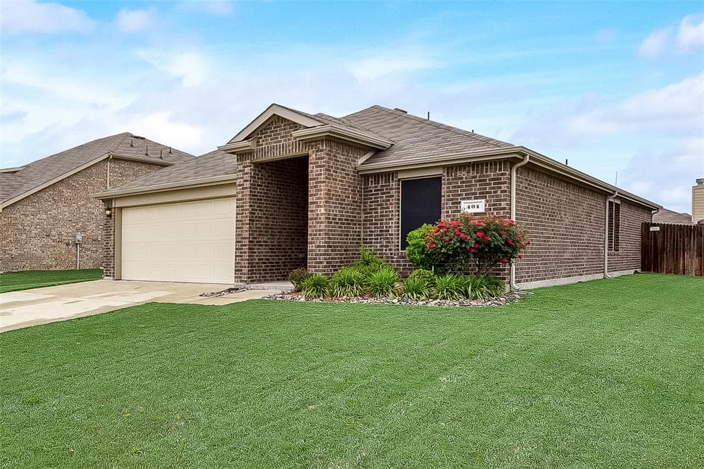 404 Hawthorn Dr