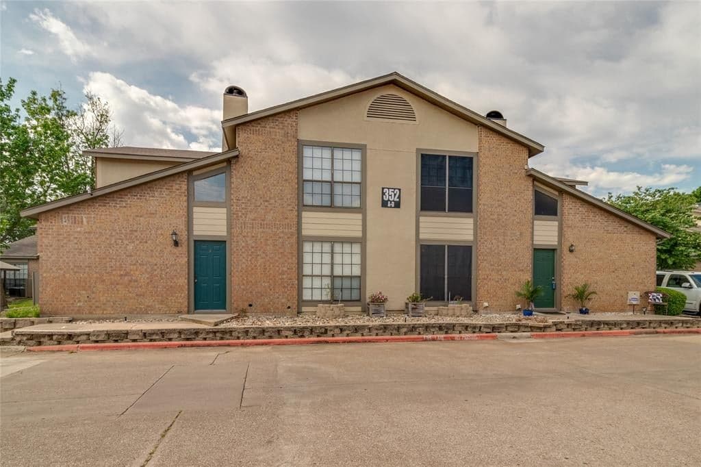 352 W Harwood Rd Apt D