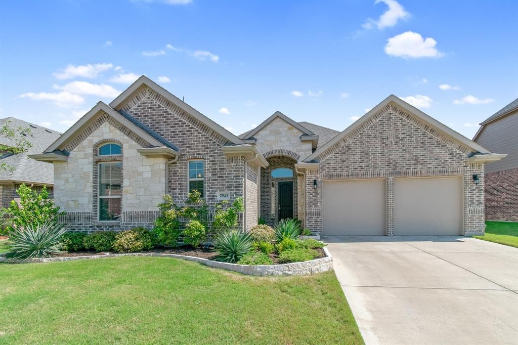2943 Salina Dr