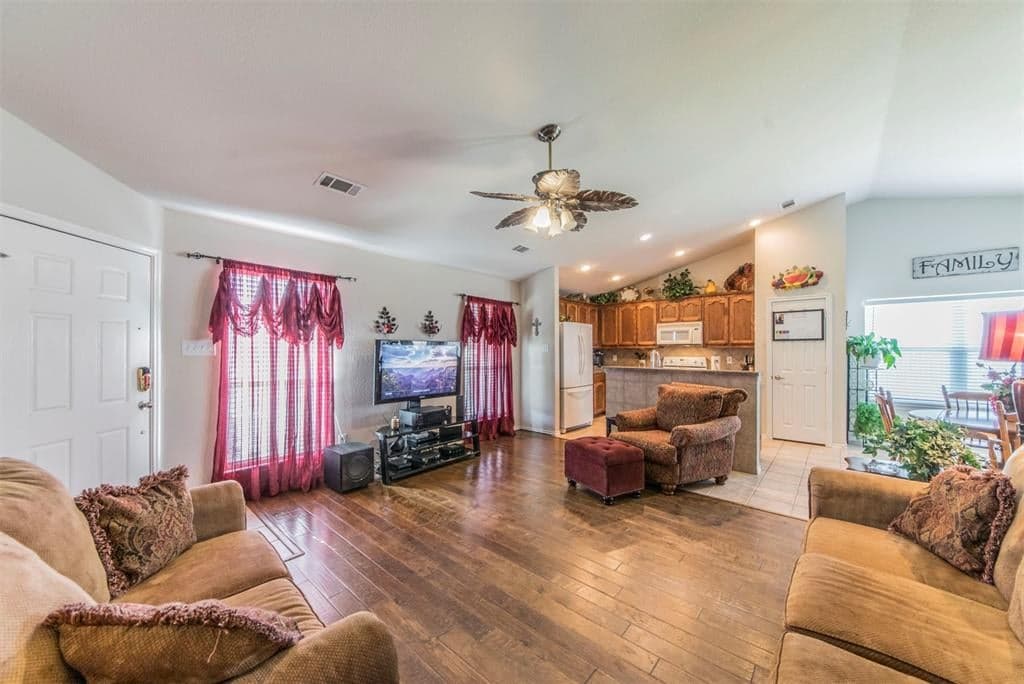 6256 Geneva Ln