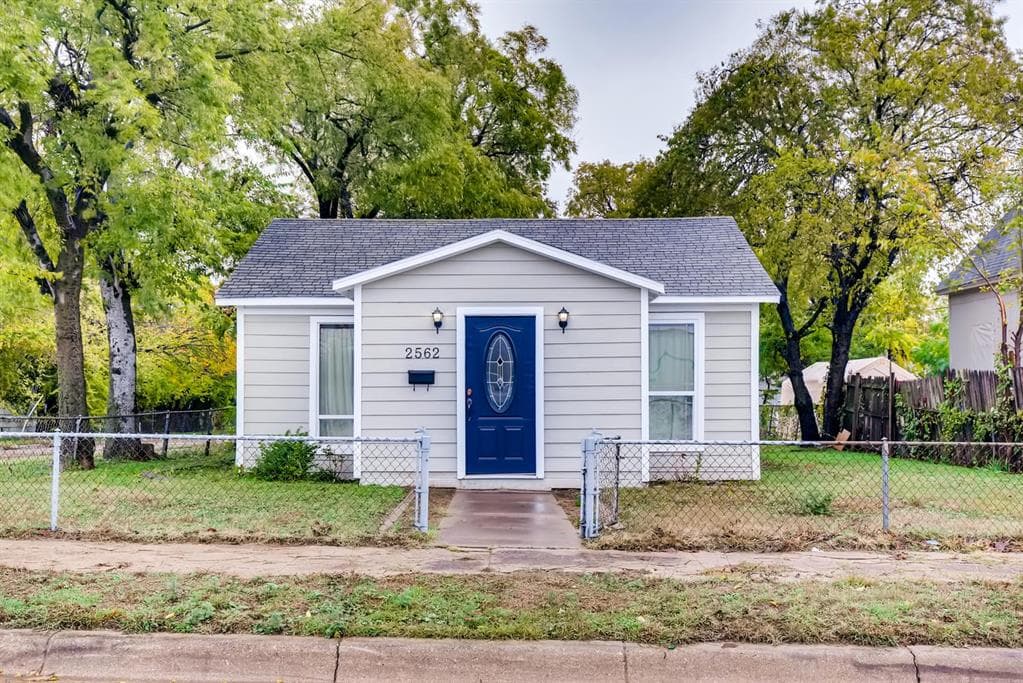 2562 Decatur Ave