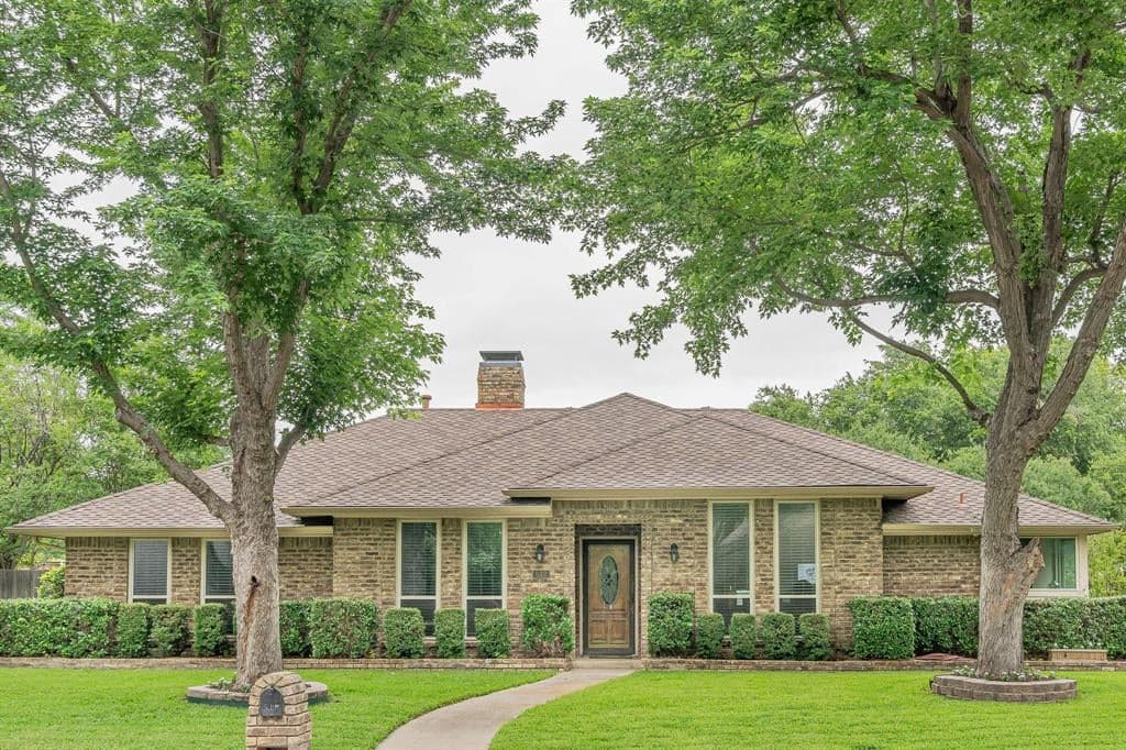 512 Briarglen Dr