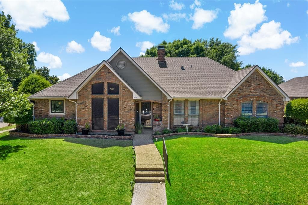 2101 Diamond Oaks Dr