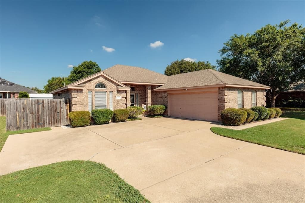 205 Willow Creek Dr