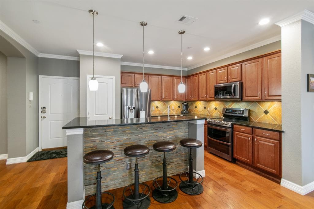 950 Henderson St Apt 1208
