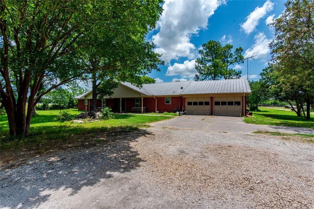7455 County Road 136c