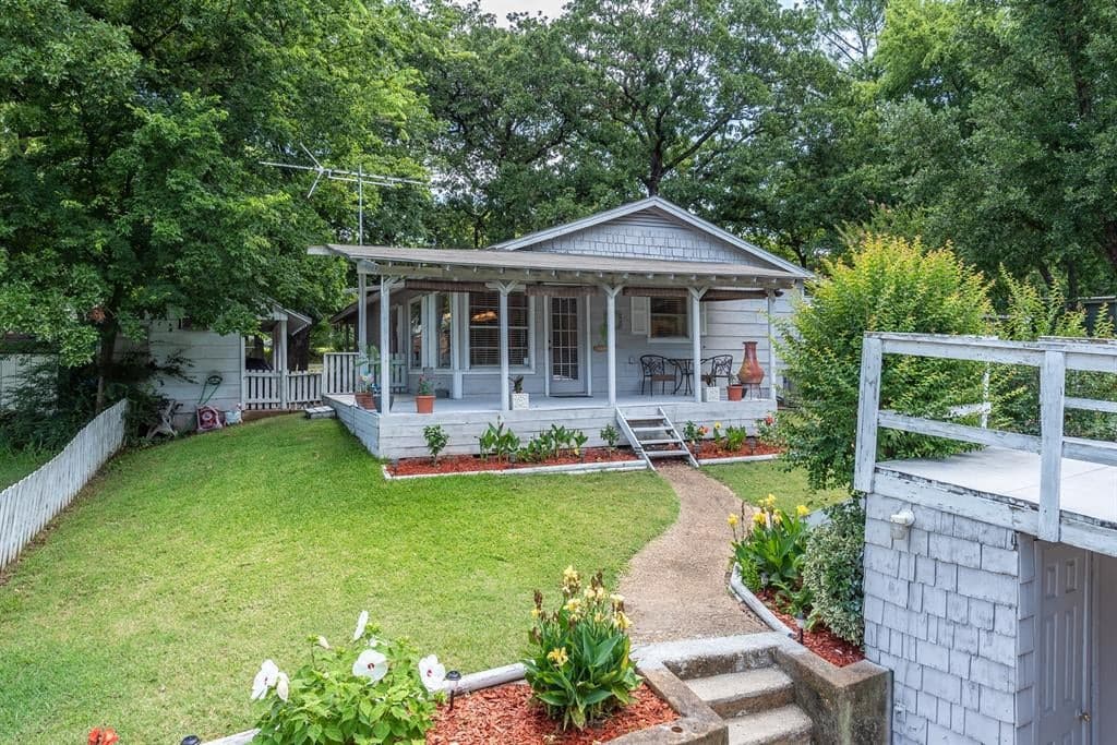 270 Whispering Oaks Trl