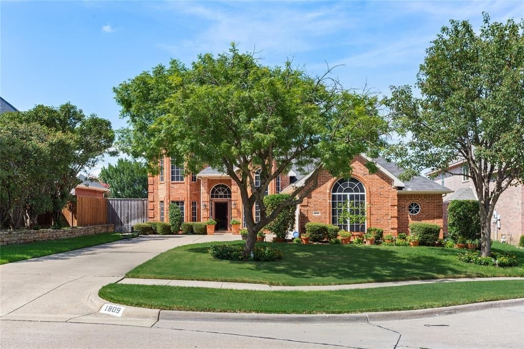 1809 Lake Bluff Dr
