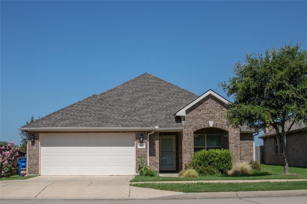 2756 Cresent Lake Dr