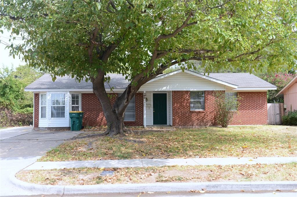 1002 Pebblebrook Dr
